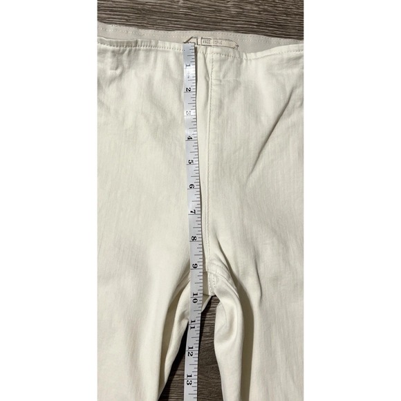 Free People Penny Stretch Pull-On Mid Rise Flare Jeans Worn White SZ 29 (28x33) - Picture 9 of 11